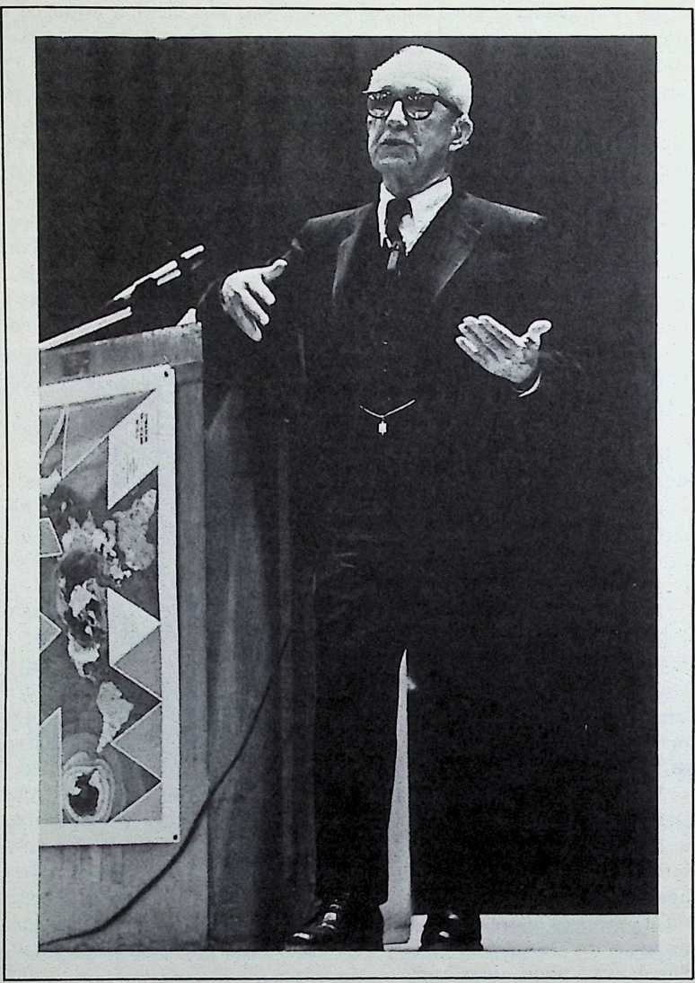Figure 14: Bucky lecturing.